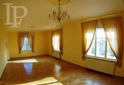 Luxusní prvorepubliková vila s bazénem a saunou, 450 m2, Praha 4 - Hodkovičky