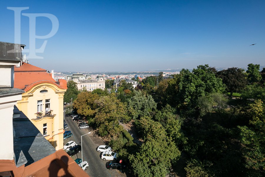 Pronájem luxusního slunného  4+1 s terasou přímo u Riegrových sadů, Vinohrady