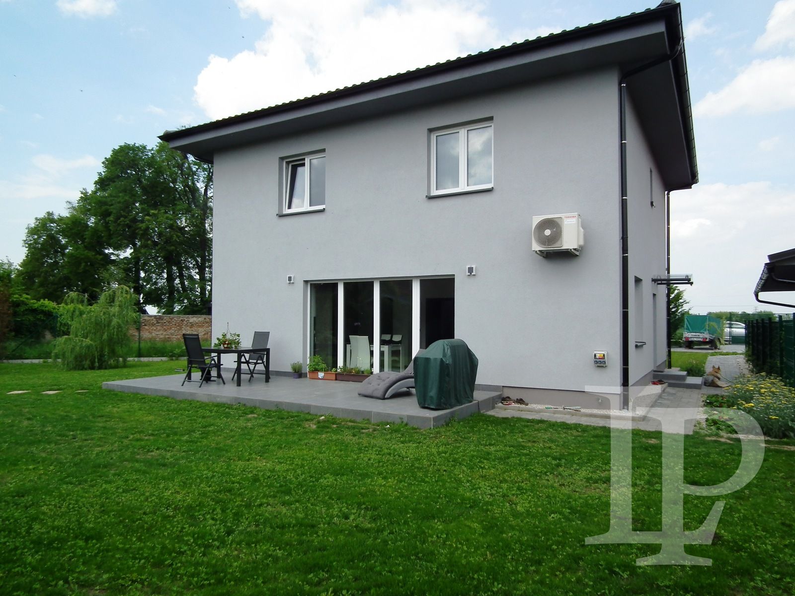 Prodej novostavby rodinného domu, 5+kk, 154,2 m2 a 2+kk 40.7 m2, Praha- východ