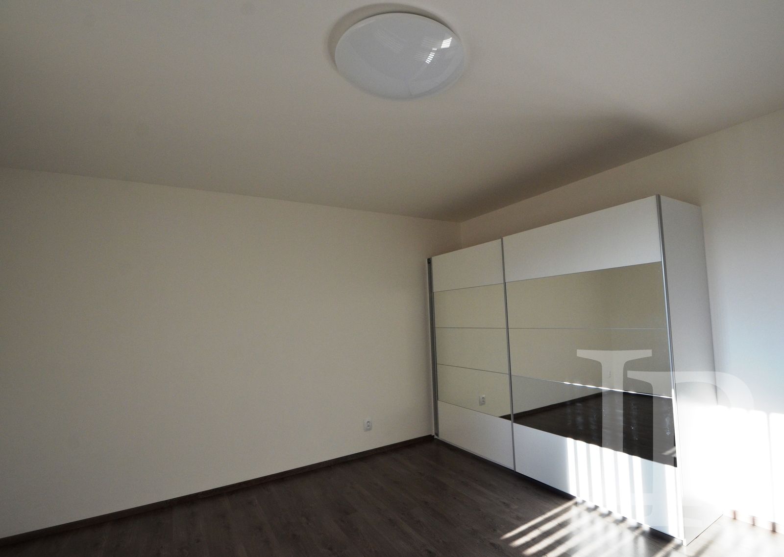 Prodej novostavby rodinného domu, 5+kk, 154,2 m2 a 2+kk 40.7 m2, Praha- východ