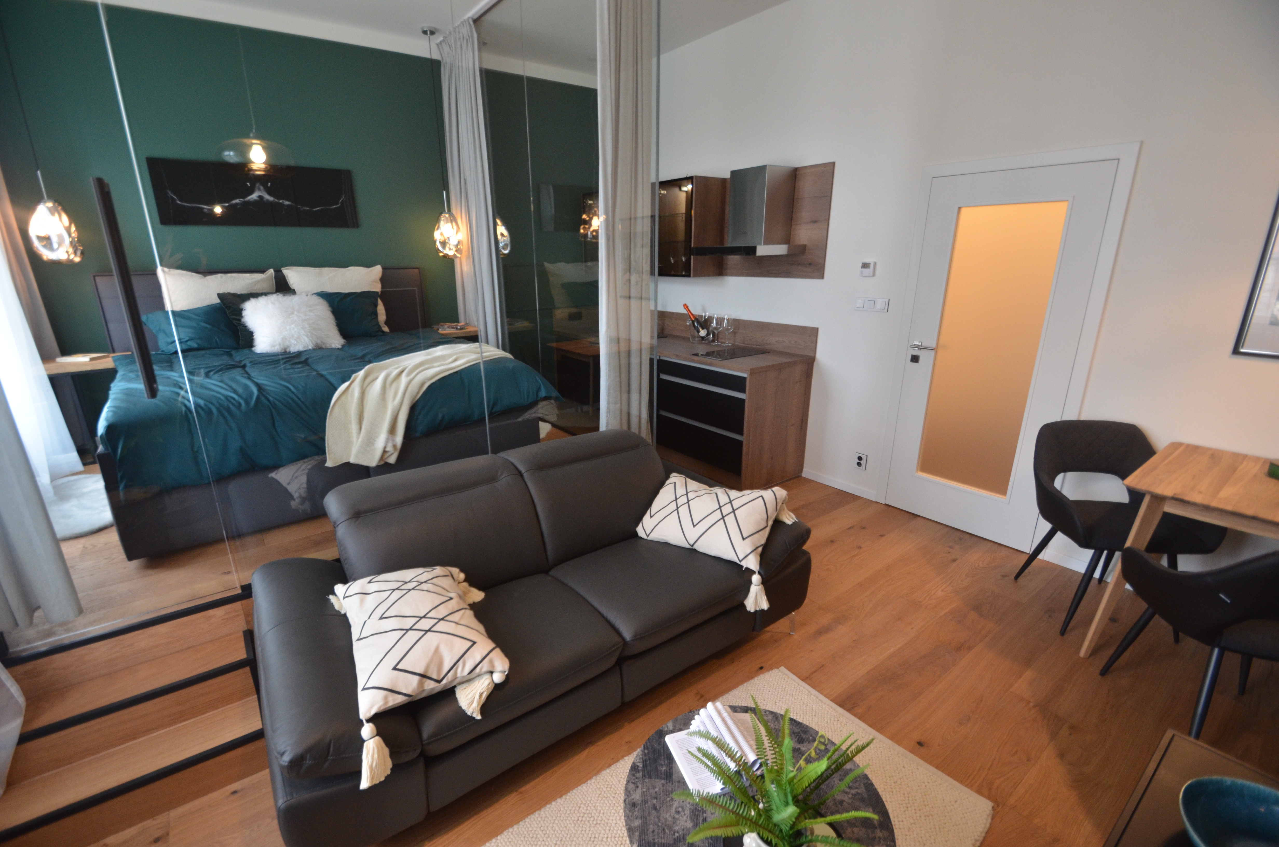 Šikovně dispozičně řešený byt 1+kk v Rezidenci Karlínské náměstí s výhledem na Vítkov a podlahovou plochou 27,6 m2